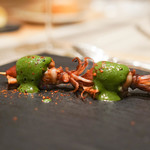 SUGALABO - ホタルイカの串焼きにバジルのソース