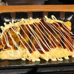 Okonomiyaki Teppan Yaki Rokusan - トンペイチーズ焼き