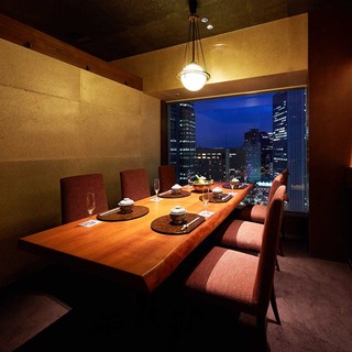 [All seats available in private rooms] Private rooms available for small groups to large groups.