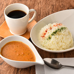 白山 UNDER THROW CAFE - 定番のオリジナル”ＲＥＤ”カレーランチ