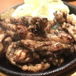 鳥玖 - せせり炭火炙り 580yen