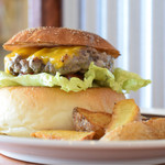 マッドバーガー - チェダーチーズバーガー@1,200円：でっぷり