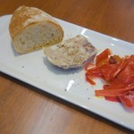 メゾン・ド・ジルコ - 自家製パン、前菜2種