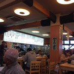 活魚料理 びんび家 - 店内 活気があります