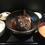 海鮮酒場ぱたぱた - 鯛頭丸ごと煮付け定食800円