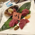 肝屋　嘉正亭　みその - 馬刺し 上 モモ・ロース・カイノミ・タタキ