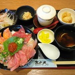 まぐろ堂 津島本店 - 海鮮丼 上 〈本まぐろ入 〉