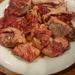 元氣七輪焼肉 牛繁 - トロゲタカルビ、牛繁カルビ、ロース