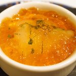 フレンチ サクラ - ディナーコース 7371円 のホワイトアスパラのムース、ボタン海老のマリネ、コンソメのジュレ