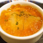 フレンチ サクラ - ディナーコース 7371円 のホワイトアスパラのムース、ボタン海老のマリネ、コンソメのジュレ