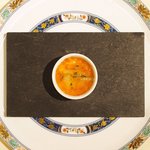 フレンチ サクラ - ディナーコース 7371円 のホワイトアスパラのムース、ボタン海老のマリネ、コンソメのジュレ