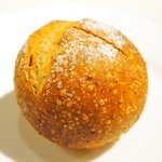 フレンチ サクラ - ディナーコース 7371円 の自家製パン