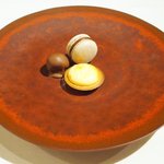 フレンチ サクラ - ディナーコース 7371円 のマカロン、チーズタルト、パッションフルーツのショコラ