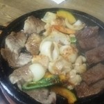 韓国家庭料理釜山 - 中落ち、まるちょう、ハラミの
            焼き肉