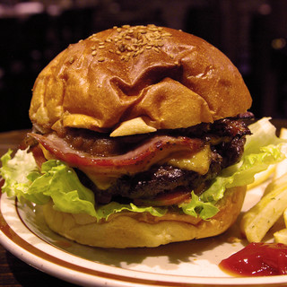 Sports Pub Lucky George_2