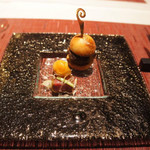 窯焼きステーキ 福田 - 
      神戸牛サーロイン　レアカツ　トリュフ塩　ミニバーガー