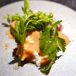 TACUBO - カツオ燻製カルパッチョ、フランボワーズビネガーソース