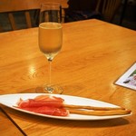 トラットリア・アルモ - 泡にパルマ産生ハム ＆ グリッシーニ