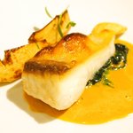 フレンチ サクラ - ディナーコース 7371円 の長崎のマナガツオ、筍、ホウレン草、アメリケーヌソース