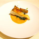 フレンチ サクラ - ディナーコース 7371円 の長崎のマナガツオ、筍、ホウレン草、アメリケーヌソース