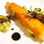 フレンチ サクラ - ディナーコース 7371円 のホワイトアスパラのパイ包み、グリュイエールチーズ、富山のホタルイカを蒸して炙り