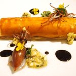 フレンチ サクラ - ディナーコース 7371円 のホワイトアスパラのパイ包み、グリュイエールチーズ、富山のホタルイカを蒸して炙り