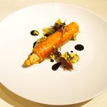 フレンチ サクラ - ディナーコース 7371円 のホワイトアスパラのパイ包み、グリュイエールチーズ、富山のホタルイカを蒸して炙り