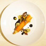 フレンチ サクラ - ディナーコース 7371円 のホワイトアスパラのパイ包み、グリュイエールチーズ、富山のホタルイカを蒸して炙り