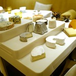 ロオジエ - チーズワゴン(この日は癖の強いチーズはありませんでした)