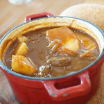 里山きさら - 鹿のデミグラスソース　後ろのパンがもう絶品！