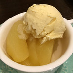 食堂コヨミ - りんご(ふじ)のコンポートバニラアイス添え