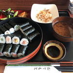 丸秀寿し - お好きなお寿司に＋100円で、おかず、赤だし、茶碗蒸し付き！