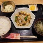 すぎ屋 - 中華ランチ（イカのブラックペッパー炒め）　800円