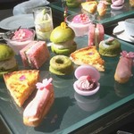 バー＆ラウンジ  トゥエンティエイト コンラッド東京 - 桜アフタヌーンティー2017