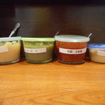 ラーメン 末廣家 - カウンター調味料