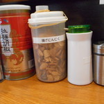 ラーメン 末廣家 - カウンター調味料