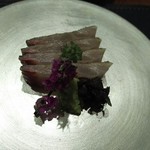 傳 - (2017年4月　訪問)太刀魚のたたき。しっかりとした存在感の白身でした。