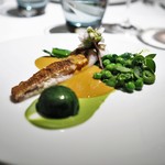 レストランエール - 桜の葉でマリネした喉黒のポワレ　アメリケーヌソースと空豆のソース
