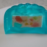 ゼリーのイエ - ブルーハワイゼリーをカットしてみた♪