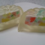 ゼリーのイエ - レモンゼリーをカットしてみた♪