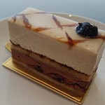 パティスリーエス - ジューシーなラムレーズンと重厚なチョコムースに、妖艶なラムの香り