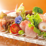 바다의 행운의 카르 파치 오 일본식 샐러드 재봉