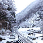 法師温泉 長寿館 - 朝起きてみれば… この雪景色。今日は3月27日、ここは群馬県なのですが(^-^)