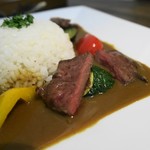 Bistro&Bar Joyeux - Joyeux特製フレンチカレー、この日は厚切りの牛タンのソテーがトッピングされていました