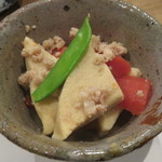 Daidoko Yaburegasa - 凍り豆腐とにんじんの煮物