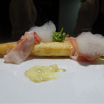 TACUBO - ホワイトアスパラのフリットと生ハム