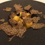 カーサ・デル・チーボ - サマートリュフを惜しげもなく削り