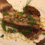 カーサ・デル・チーボ - 秋刀魚は軽くソテーし香りを立て肝ソースと味わいます