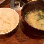 スズヤヨシモリ - ご飯と味噌汁