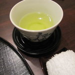 馳走なかむら - お部屋へ通されたら、先ず一杯のお茶でした
